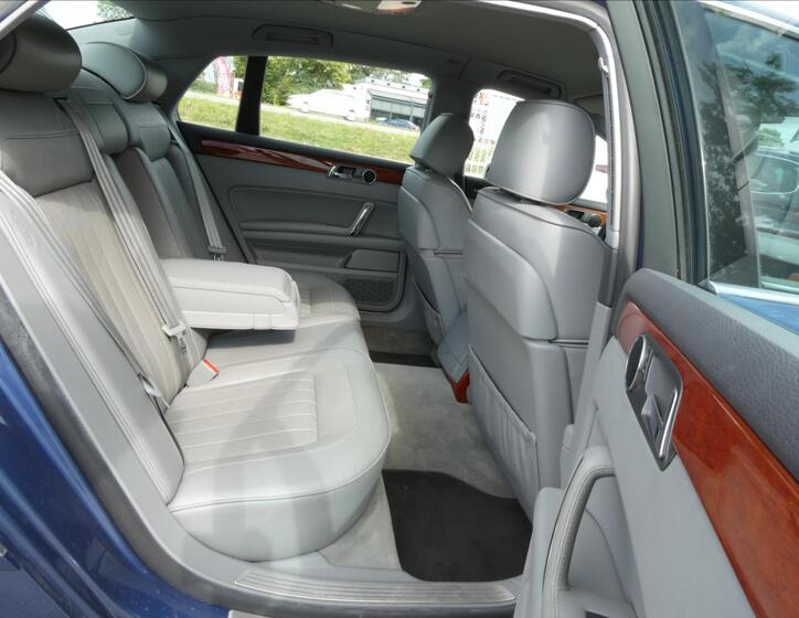 Volkswagen Phaeton 24