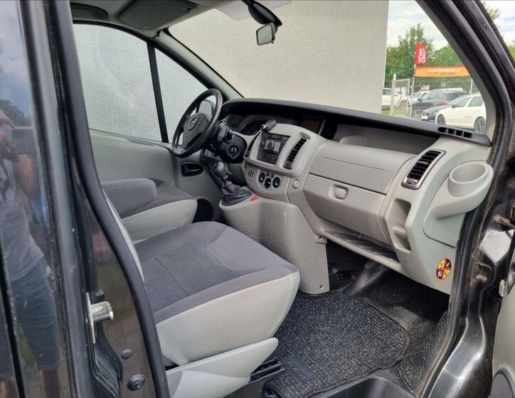 Opel Vivaro VAN / Minibus 2,5 l 107 kw