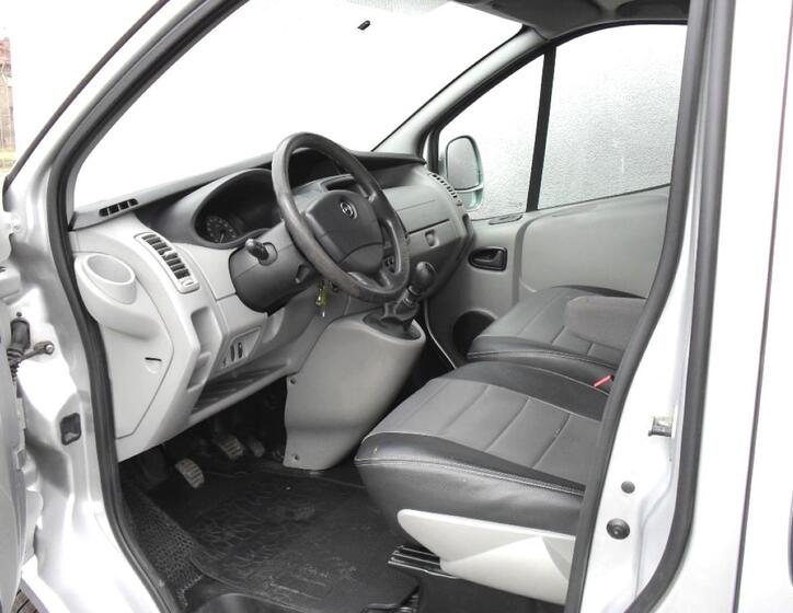 Opel Vivaro 10
