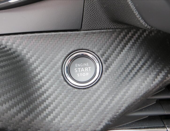 Peugeot 208 Hatchback 1,2 l 74 kw