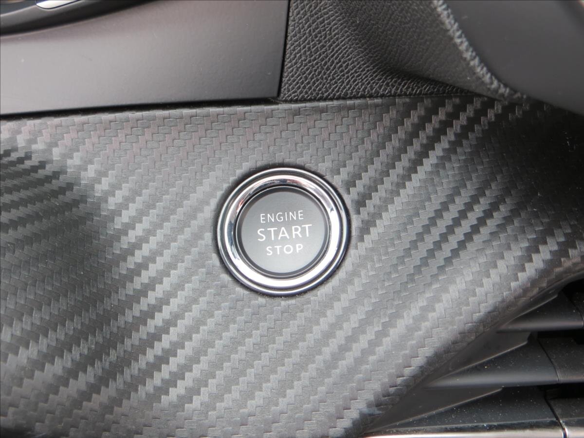 Peugeot 208 Hatchback 1,2 l 74 kw