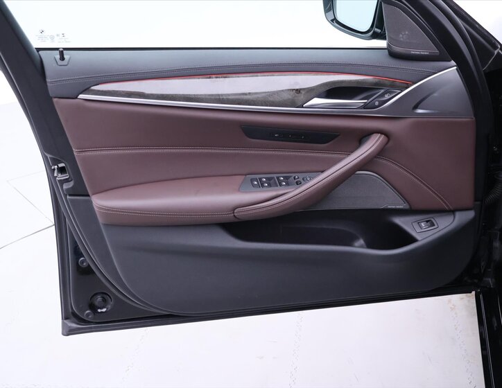 BMW Řada 5 Kombi 3,0 l 250 kw