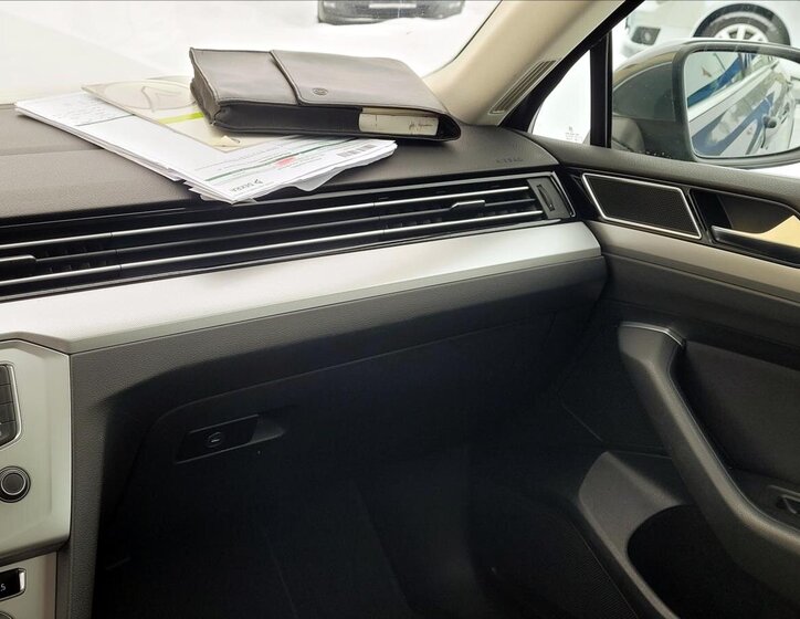 Volkswagen Passat Kombi 1,6 l 88 kw