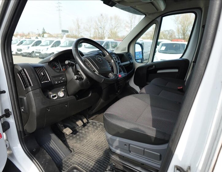 Opel Movano Ostatní 2,2 l 121 kw