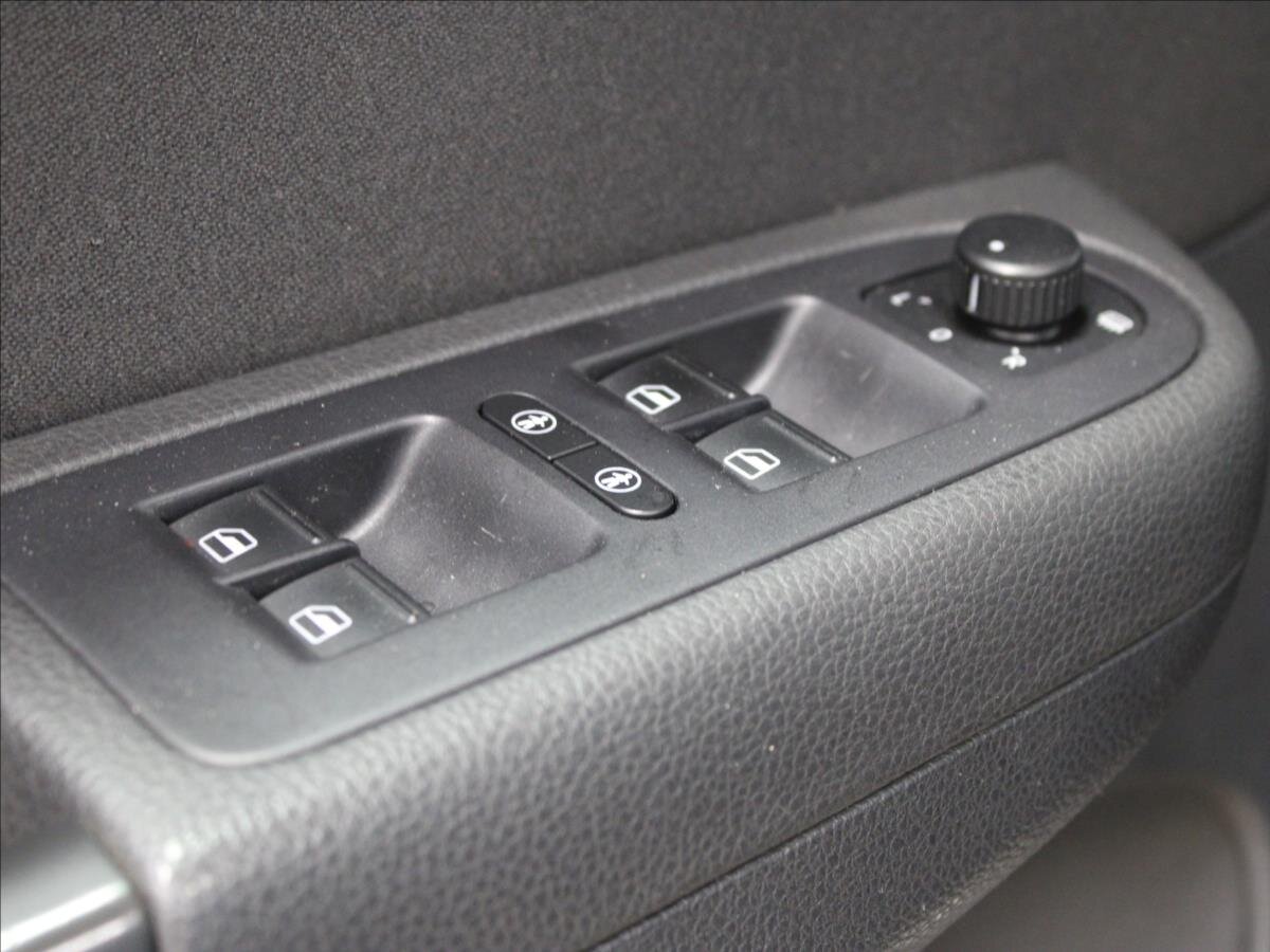 Volkswagen Sharan Kombi 2,0 l 103 kw