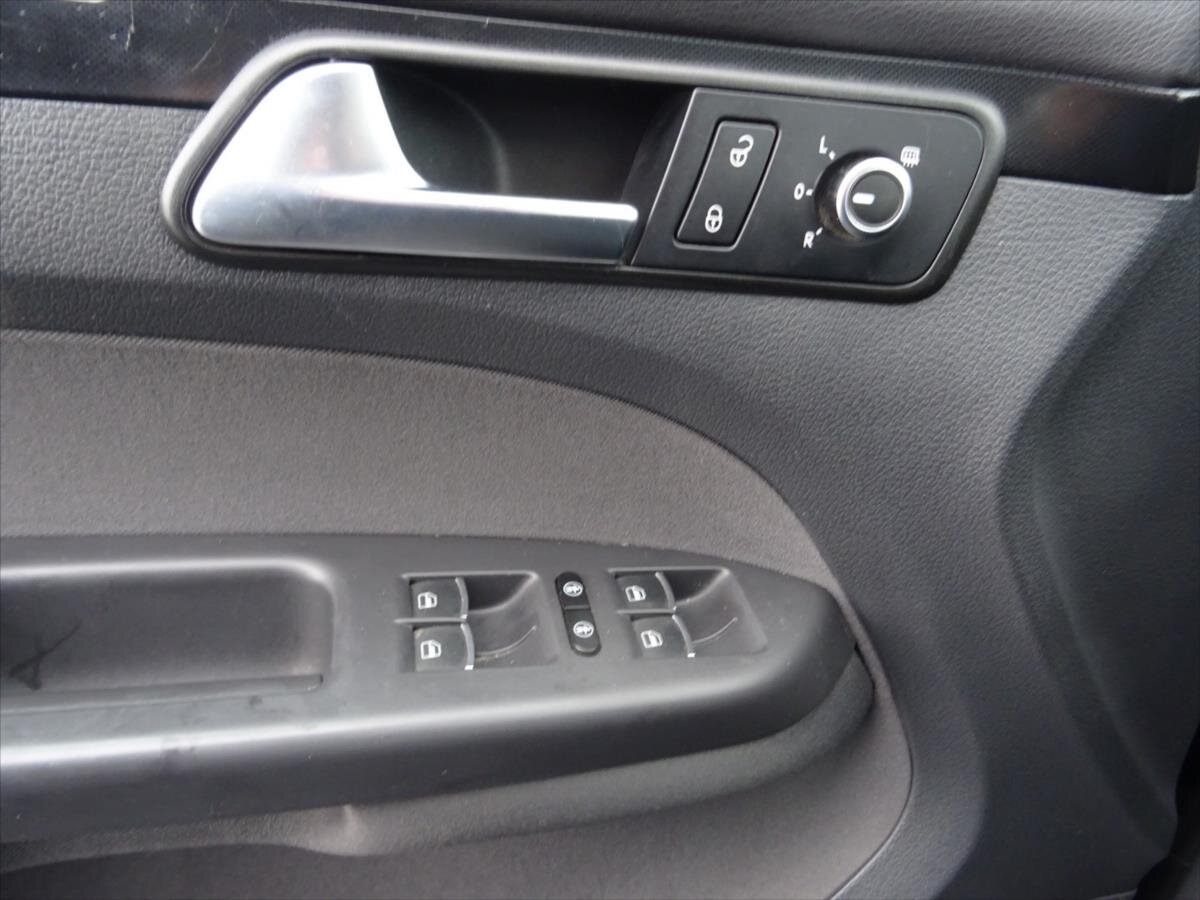 Volkswagen Touran MPV 1,2 l 77 kw