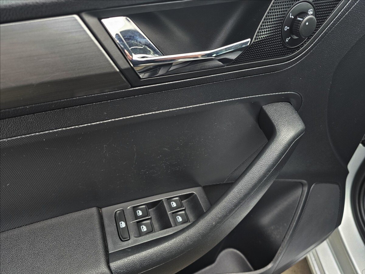 Škoda Rapid Hatchback 999,0 70 kw