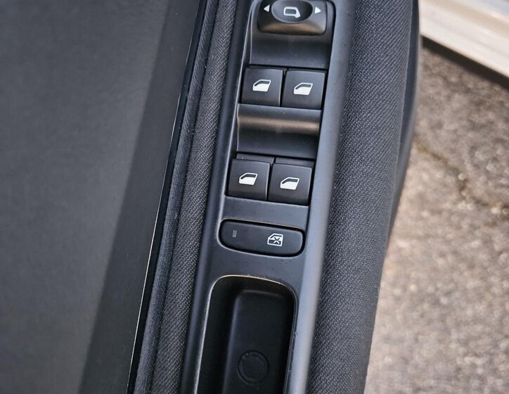 Peugeot 3008 SUV 1,2 l 96 kw