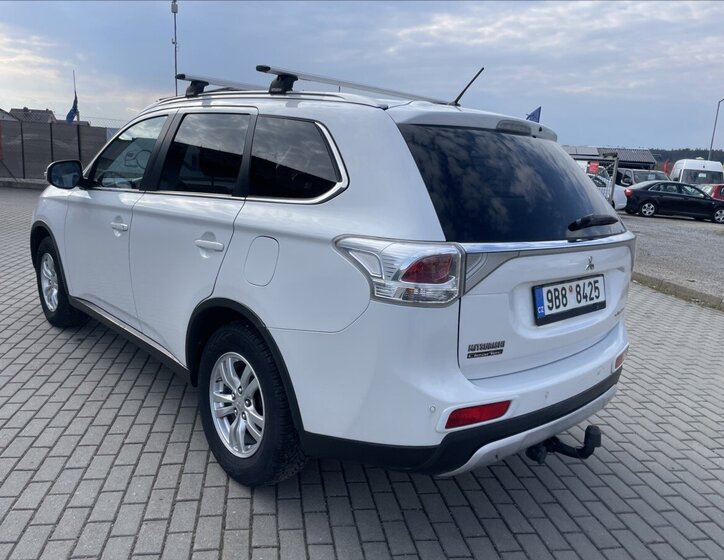 Mitsubishi Outlander SUV / Terénní 2,3 l 110 kw