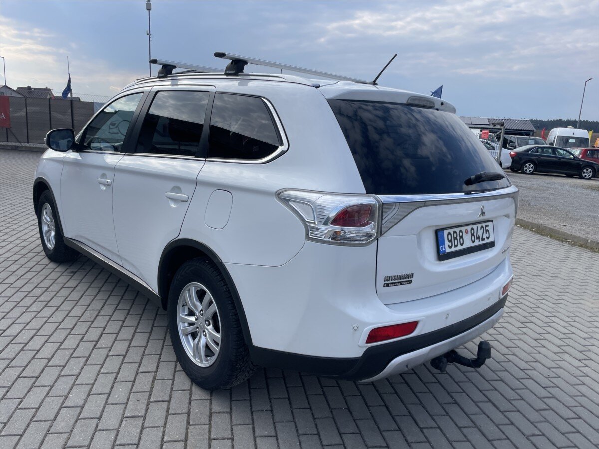 Mitsubishi Outlander SUV / Terénní 2,3 l 110 kw