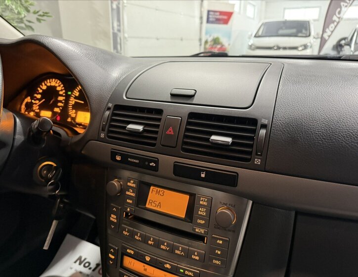 Toyota Avensis Liftback 1,8 l 95 kw