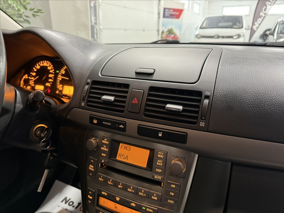 Toyota Avensis Liftback 1,8 l 95 kw