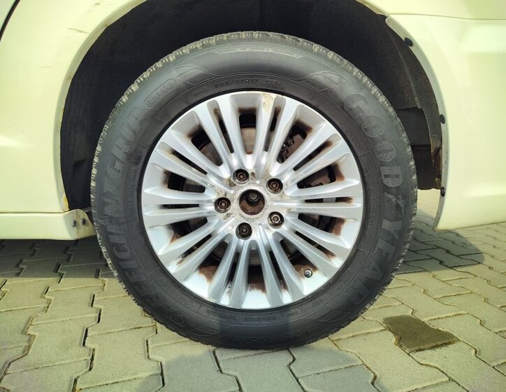 Lancia Voyager MPV 2,8 l 120 kw