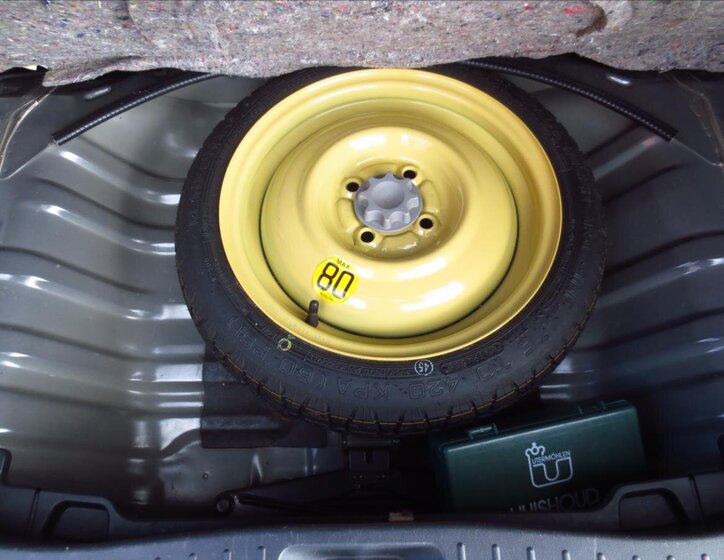 Subaru Justy Hatchback 998,0 51 kw