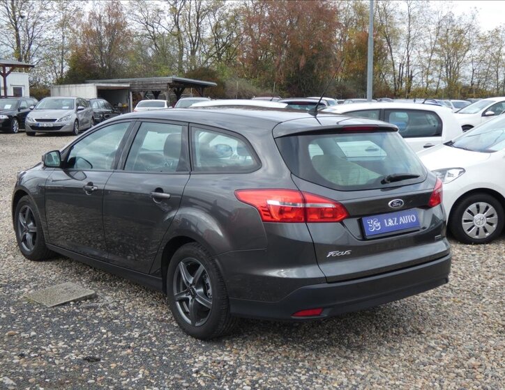 Ford Focus Kombi 999,0 74 kw