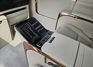 Lexus LM 350h VAN / Minibus 2,5 l 140 kw