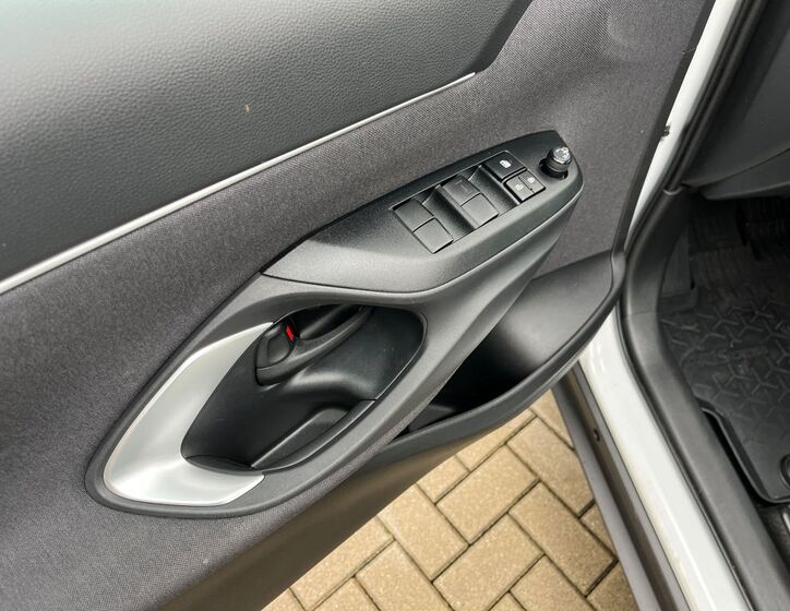 Toyota Yaris Cross 12