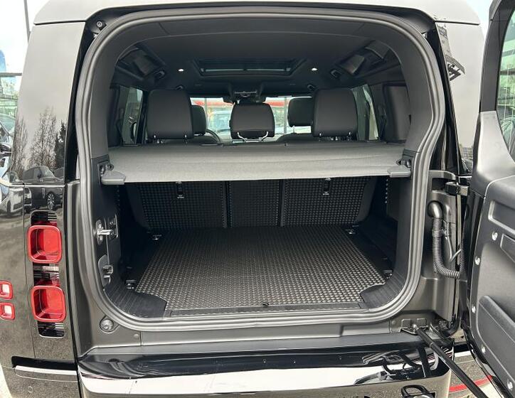 Land Rover Defender 13