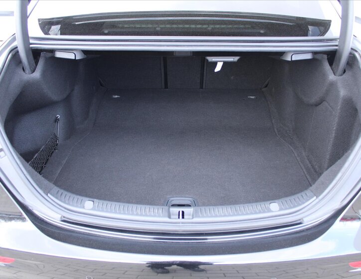 Mercedes-Benz Třídy E Sedan / Limuzína 2,0 l 143 kw