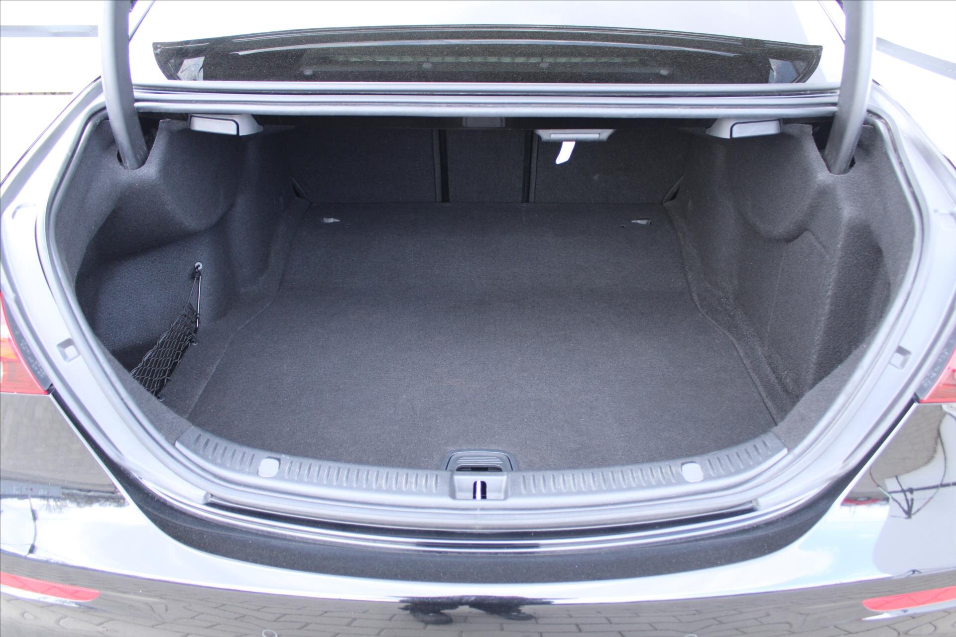 Mercedes-Benz Třídy E Sedan / Limuzína 2,0 l 143 kw