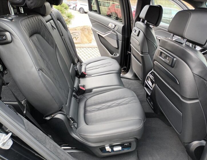 BMW X7 SUV / Terénní 4,4 l 390 kw