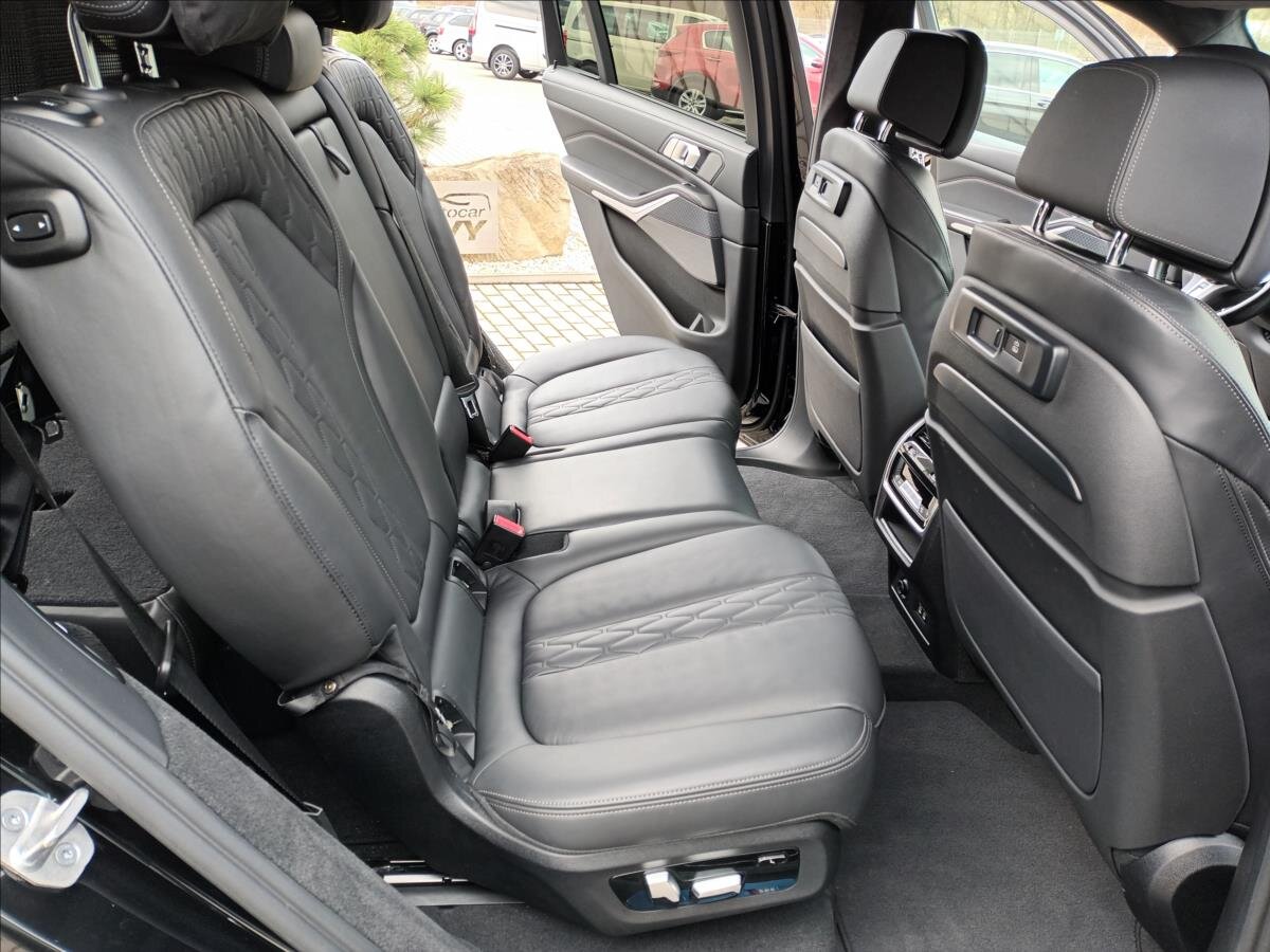 BMW X7 SUV / Terénní 4,4 l 390 kw