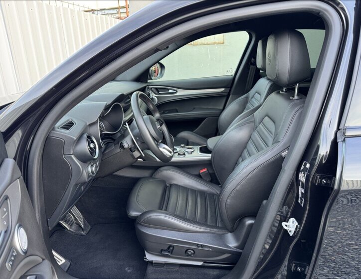 Alfa Romeo Stelvio SUV 2,0 l 206 kw