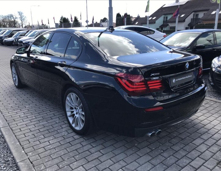 BMW Řada 7 Sedan / Limuzína 3,0 l 190 kw