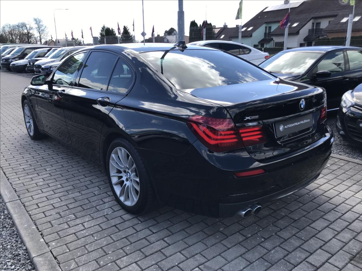 BMW Řada 7 Sedan / Limuzína 3,0 l 190 kw