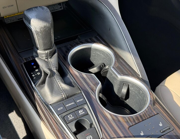 Toyota Camry Sedan / Limuzína 2,5 l 131 kw