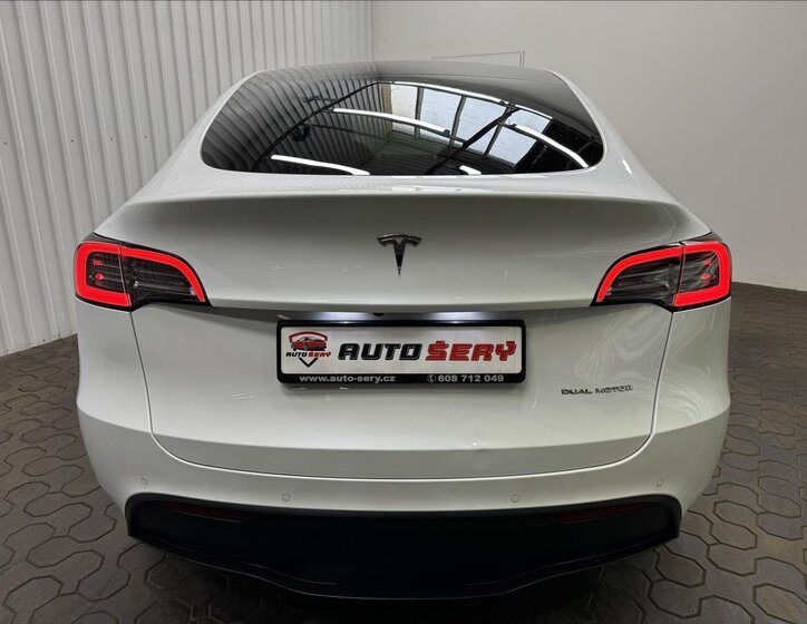 Tesla Model Y 7