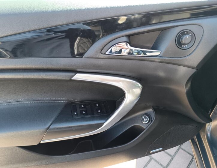 Opel Insignia Kombi 2,0 l 143 kw