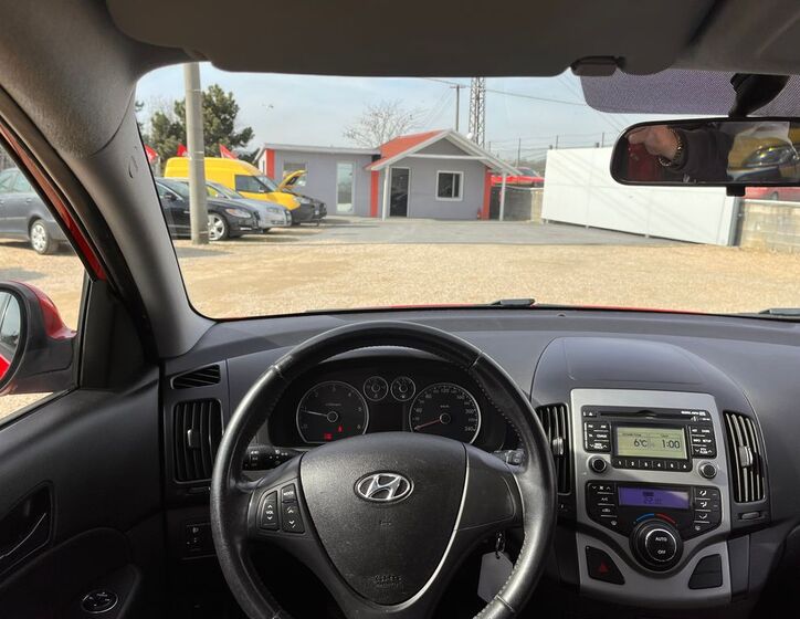 Hyundai i30 25