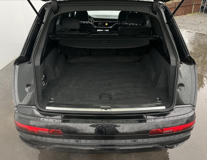 Audi Q7 25