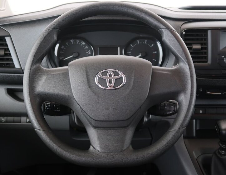Toyota ProAce 17