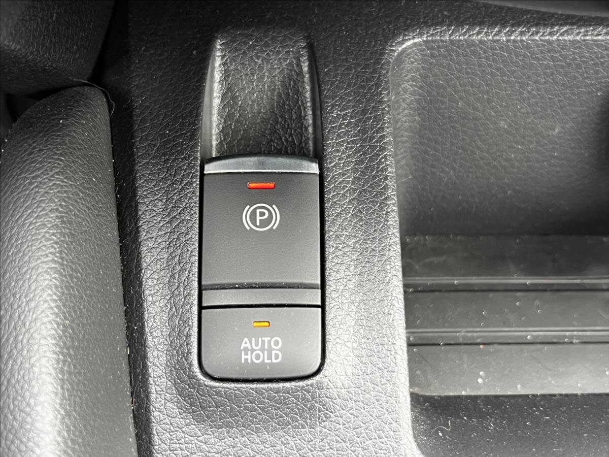 Nissan Qashqai SUV / Terénní 1,3 l 103 kw