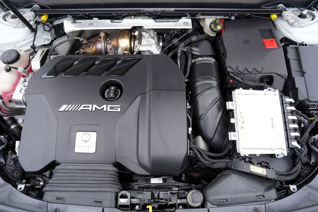 Mercedes-Benz CLA Sedan 2,0 l 340 kw