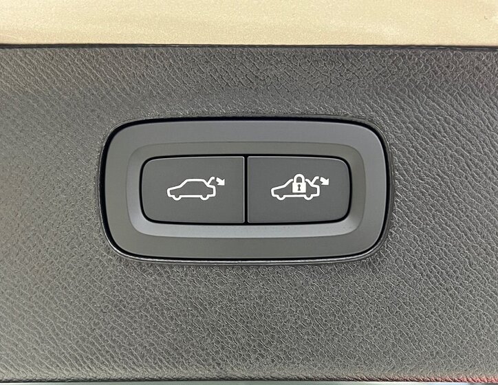 Volvo XC90 SUV / Terénní 2,0 l 335 kw