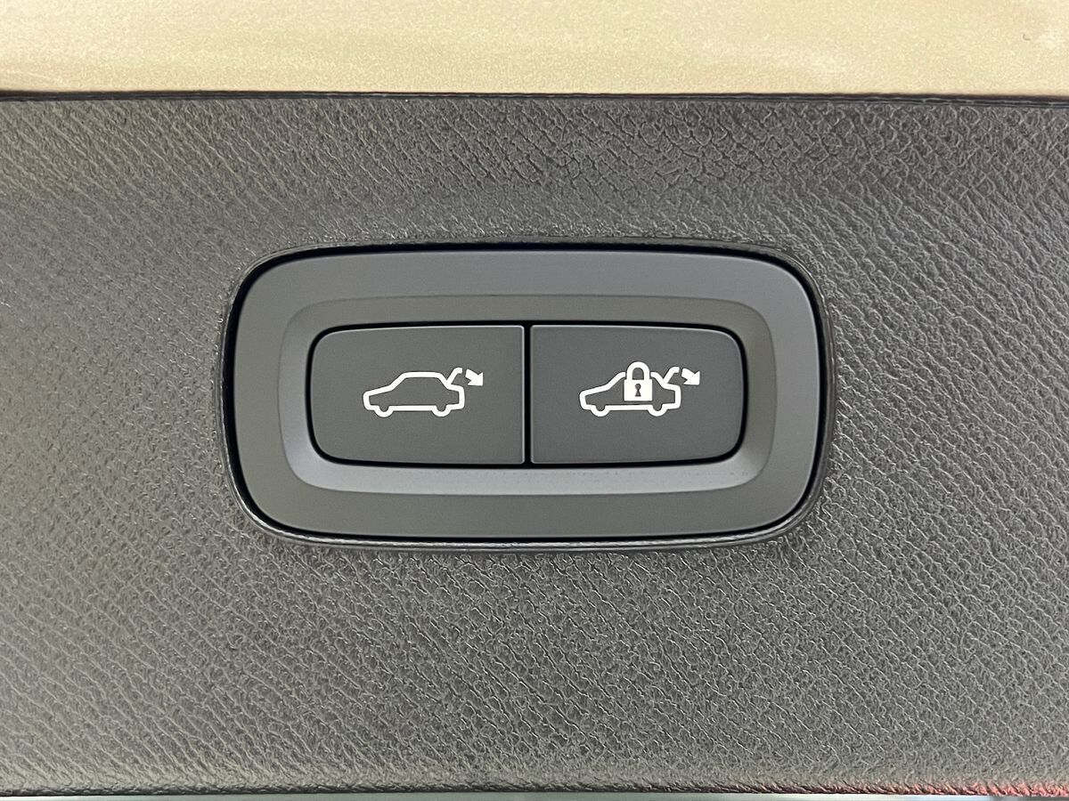 Volvo XC90 SUV / Terénní 2,0 l 335 kw