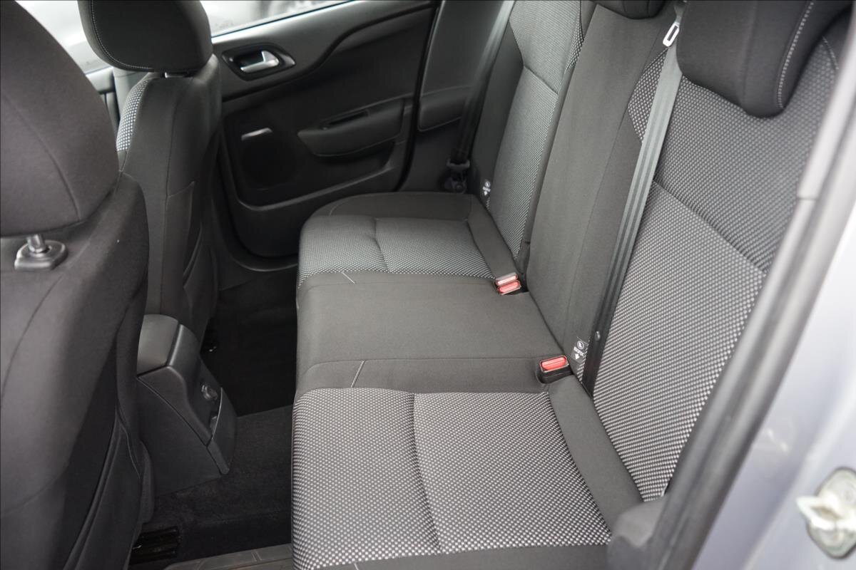 DS Automobiles DS4 Hatchback 1,6 l 88 kw