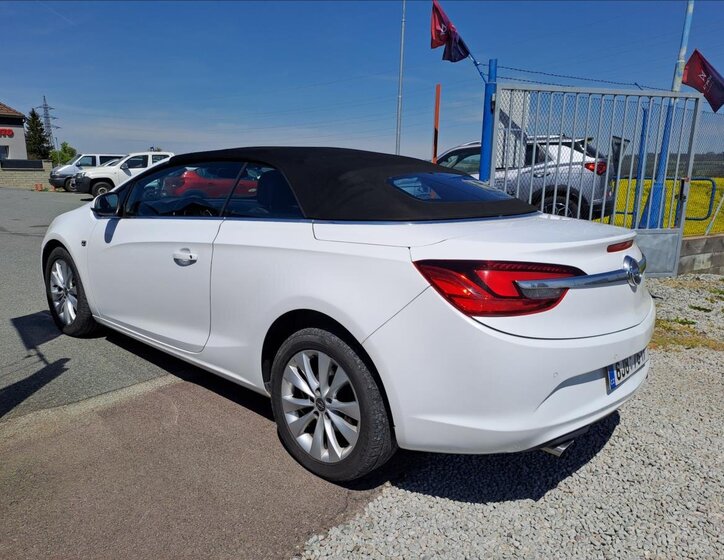 Opel Cascada Kabriolet 2,0 l 121 kw