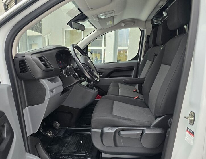 Toyota ProAce 9