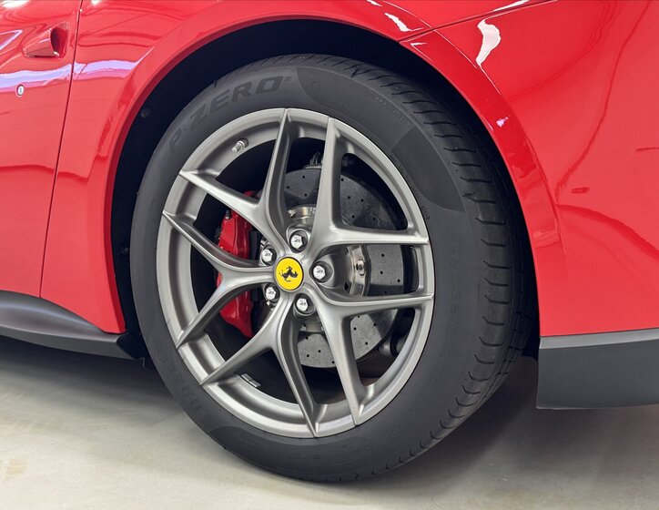 Ferrari F12 Berlinetta Kupé 6,3 l 541 kw