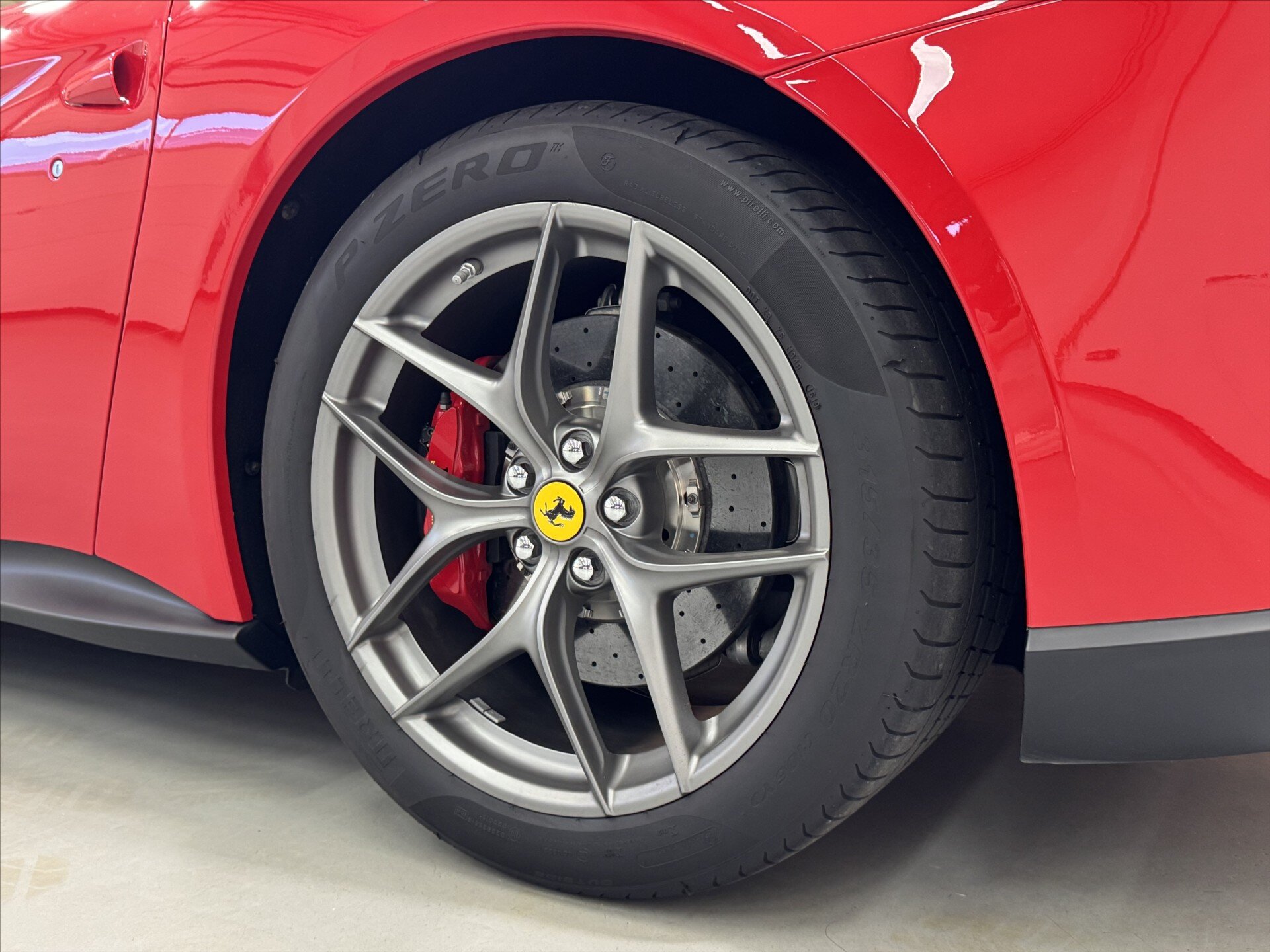 Ferrari F12 Berlinetta Kupé 6,3 l 541 kw