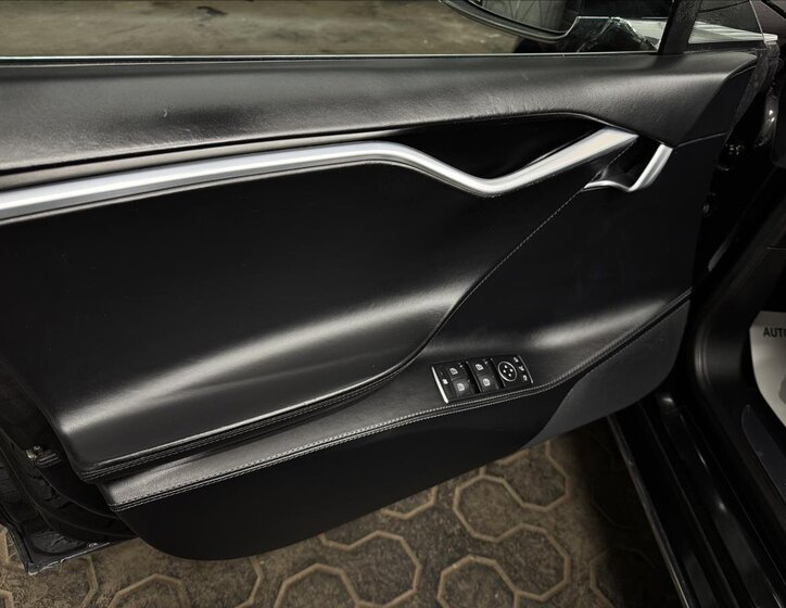 Tesla Model S Liftback 0,0 311 kw