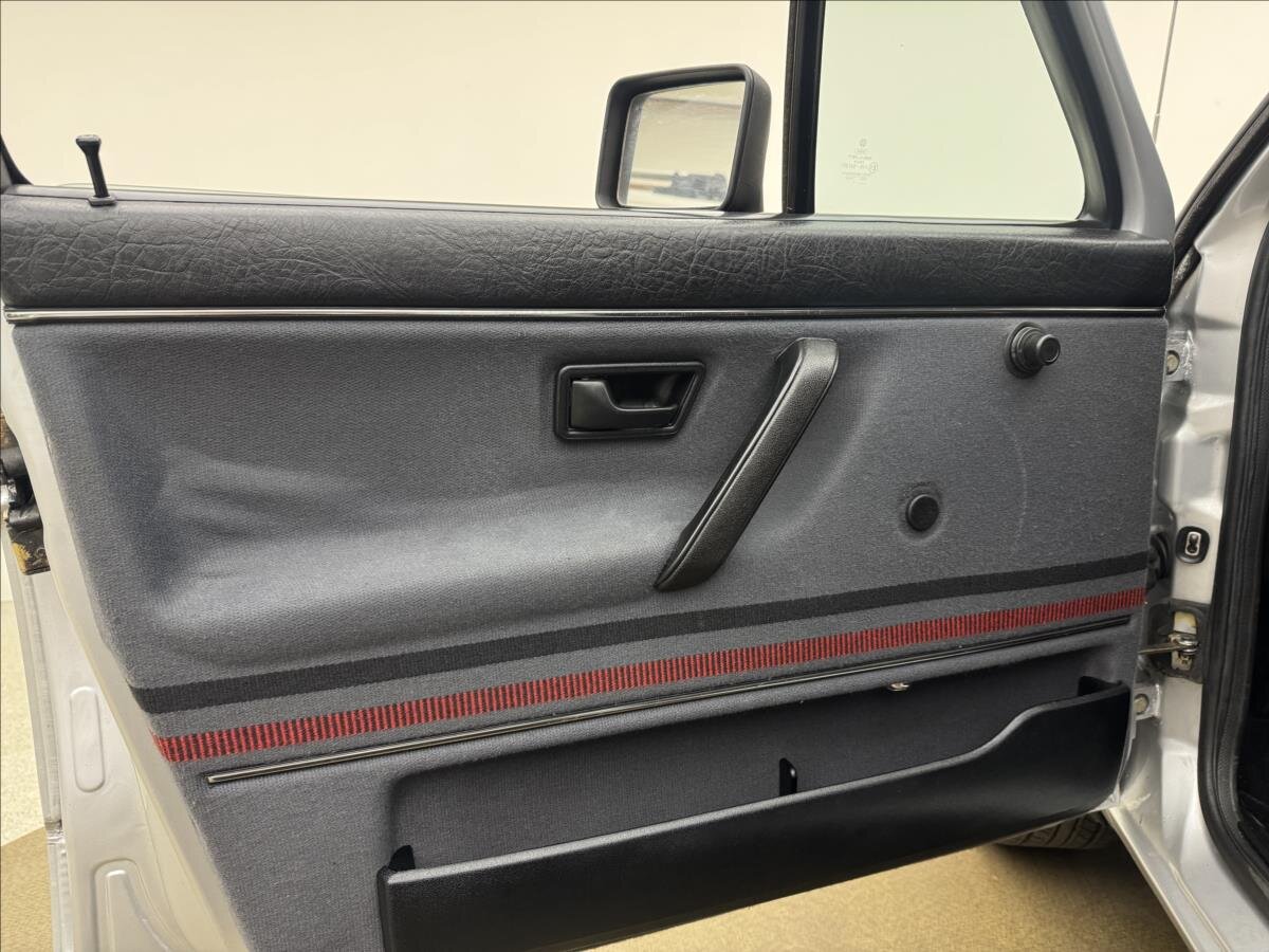 Volkswagen Golf Sedan / Limuzína 1,8 l 79 kw