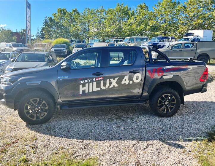 Toyota Hilux 4