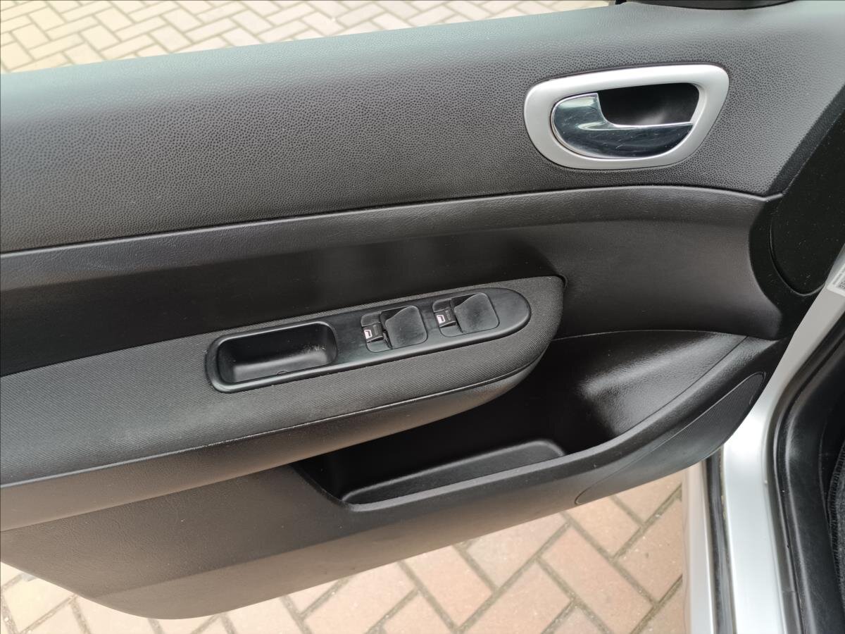 Peugeot 307 Kombi 1,4 l 65 kw