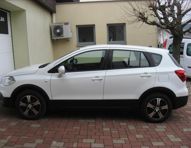 Suzuki S-Cross 11