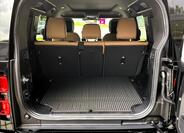 Land Rover Defender 5
